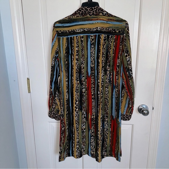 John Mark leopard mixed print S tunic with long roll tab sleeves and side slits - Picture 6 of 6